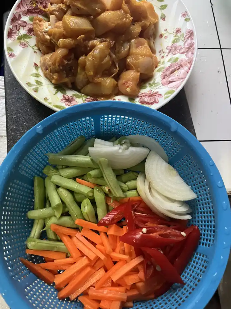 Bahan-bahan Ayam Goreng Kunyit